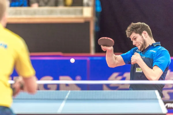 Dimitrij Ovtcharov (GER) vs Mattias Karlsson (SWE) en la tabla — Foto de Stock