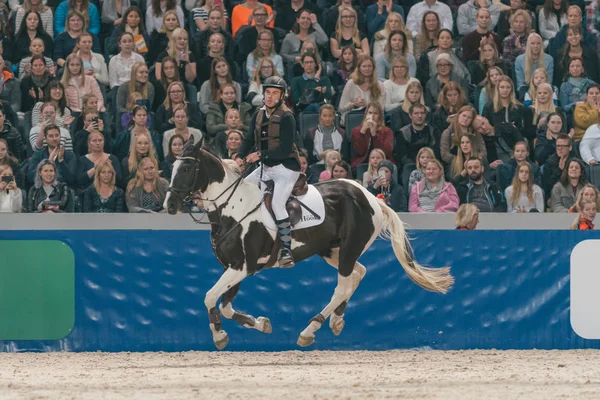 Robin Mos Andersson na Celebrity skákání v mimo Švédsko — Stock fotografie