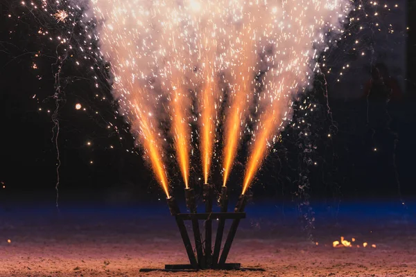 Gros plan de feux d'artifice lors du spectacle de Noël à l'Interna Suède — Photo