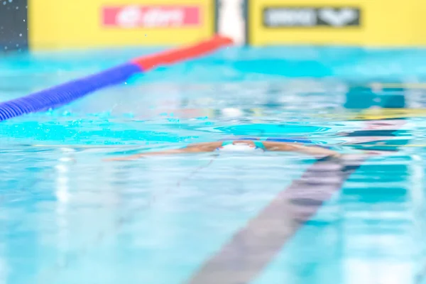 Schwimmer beim nationalen schwedischen Schwimmwettbewerb in eriksdalsba — Stockfoto