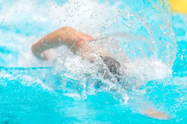 Nuotatori al concorso nazionale svedese di nuoto a Eriksdalsba — Foto Stock