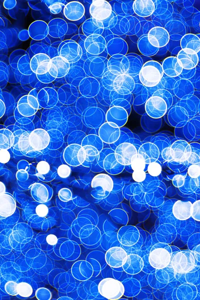 Luces desenfocadas creando un gran fondo azul frío y agradable — Foto de Stock