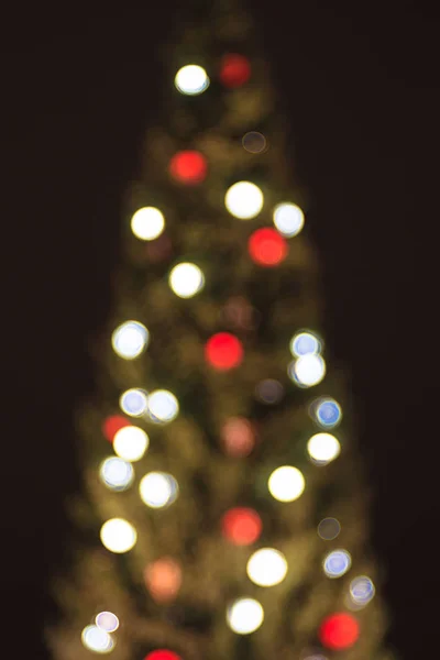 Defocused christmas tree during evening — Stock Photo, Image