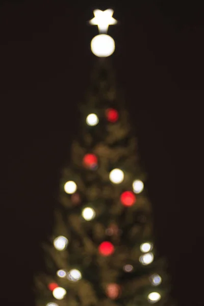 Defocused christmas tree during evening — Stock Photo, Image