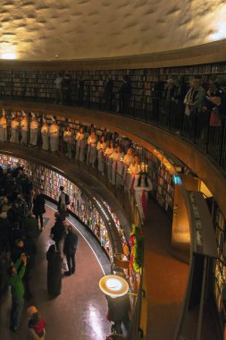 Stokholm Halk Kütüphanesi Stadsbibliotket Lucia sırasında