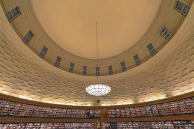 Stokholm Halk Kütüphanesi Stadsbibliotket tavan Lucia sırasında