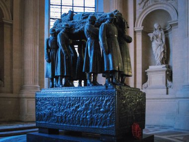 Les Invalides Napoleo Türbesi ile Bina içinde heykel