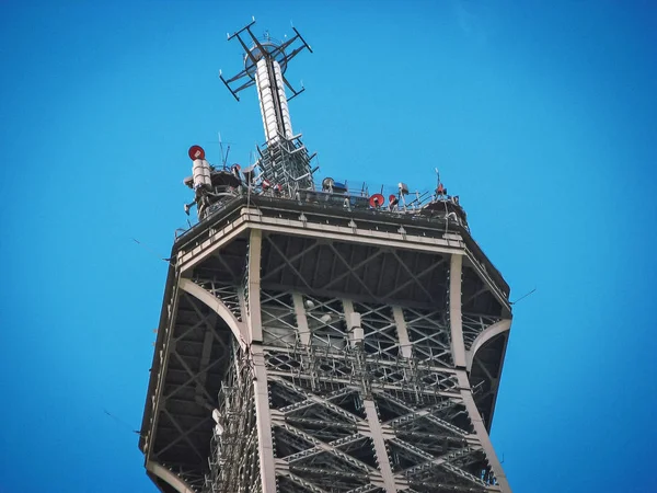 Eiffel tower from below with a sky with white clouds — Stock Photo, Image