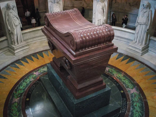 Restingplace and sarcophagus of Napoleon Bonaparte at the Les In — Stock Photo, Image