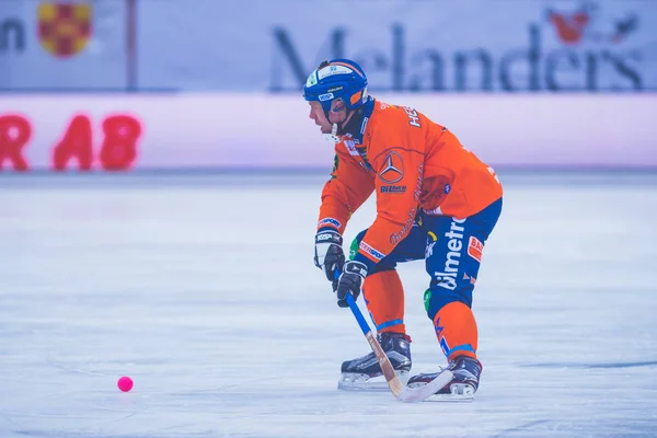 Samuli Helavouri på Bandymatchen mellan Hammarby och Bollnäs — Stockfoto