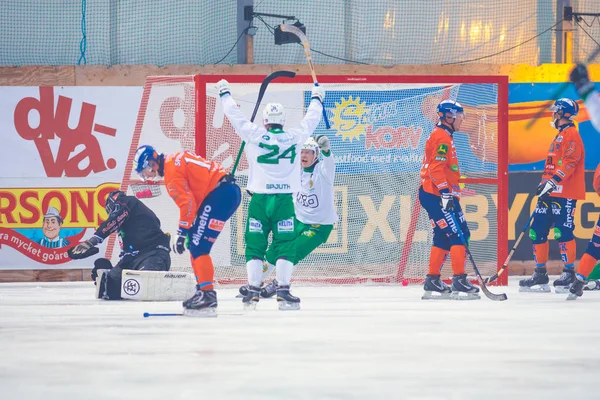 Hammarby puanları Hammarby ile Bollnas arasındaki bandy oyunu — Stok fotoğraf