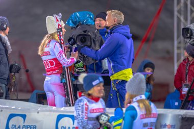 Mikaela Svt ve Andre çıkar at ile röportaj Shiffrin (ABD) 