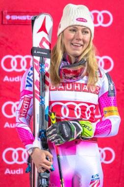 FIS Pa, ödül cermony, kazanan Mikaela Shiffrin (ABD)