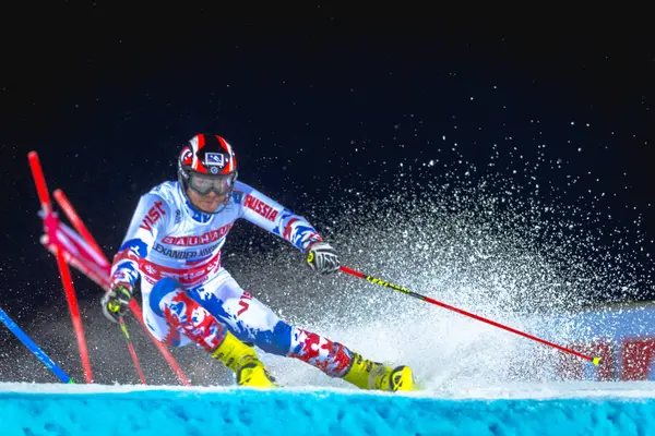 Alexander Khoroshilov (Rus) a párhuzamos Fis szlalom város még — Stock Fotó