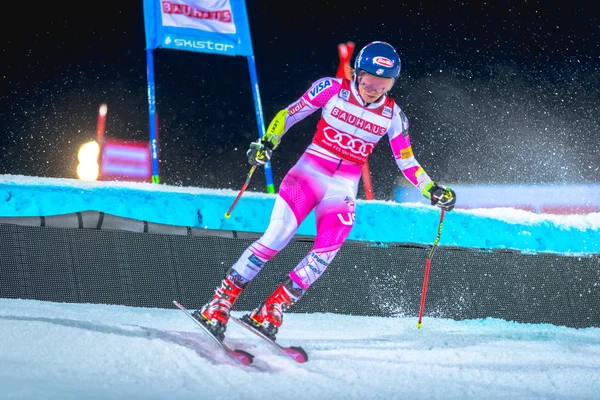 Mikaela Shiffrin (EUA) no evento de slalom paralelo da FIS em — Fotografia de Stock