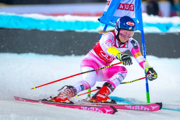 Fis 병렬 회전 시 행사에서 Mikaela Shiffrin (미국) — 스톡 사진