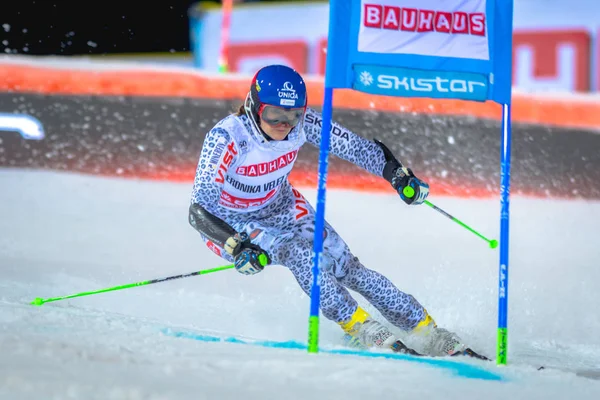 Veronica Velez Zuzulova (Svk) på Fis parallell slalom city ev — Stockfoto