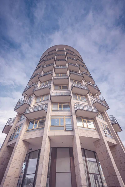 Fasaden av nybyggda tornet residentential område i Oste — Stockfoto