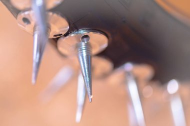 İsveç Ulusal şampiyonların sırasında lastikler üzerinde sivri closeup