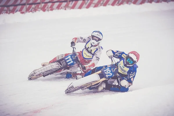 Iceracing Racers durante o campeonato nacional sueco filtr — Fotografia de Stock
