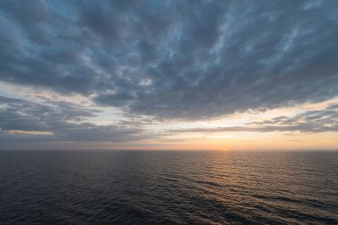 Okyanusta gün batımı