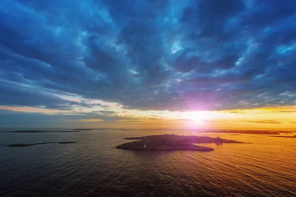 Sunset in vivid colors of the swedish archipelago — Stock Photo, Image