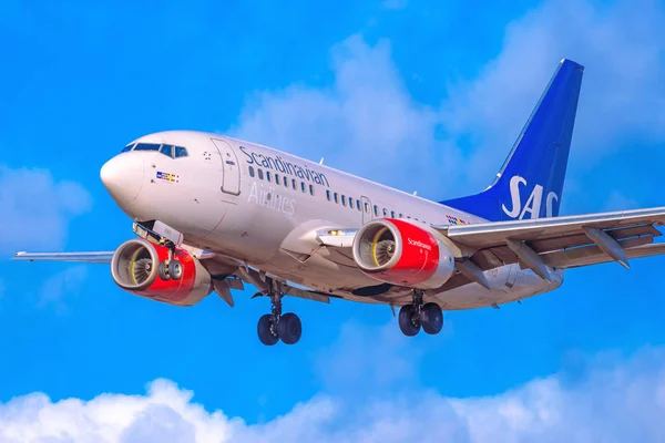 Flygplan från Sas landar på Stockholm Arlanda (Arn) airport dur — Stockfoto