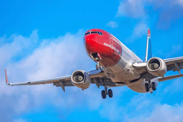 Passagerarplan från norsk landar på Stockholm Arlanda (Arn) flygpla — Stockfoto