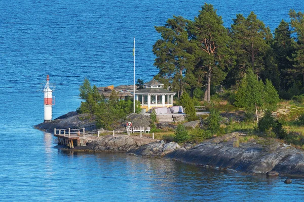 Yolcu gemisi bir smal ile dan görüldüğü gibi Stockholm adalar — Stok fotoğraf