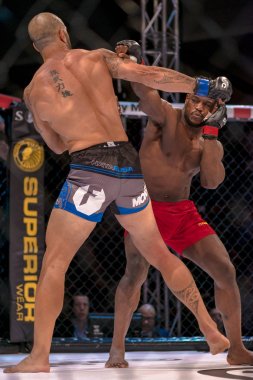 MMA Ünvan maçına arada Papy Abedi vs Dylan Andrews, Çift 
