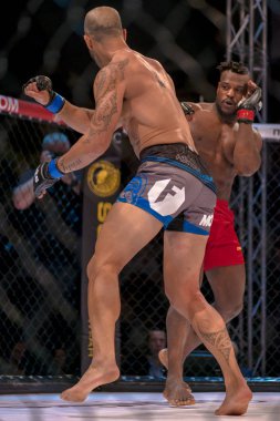 MMA Ünvan maçına arada Papy Abedi vs Dylan Andrews, Çift 