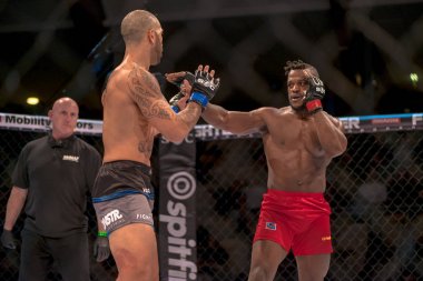 MMA Ünvan maçına arada Papy Abedi vs Dylan Andrews, Çift 