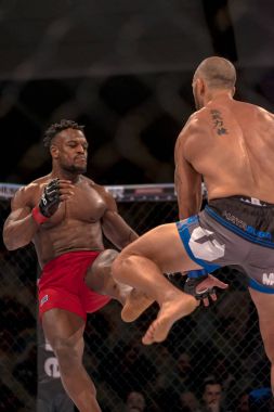 MMA Ünvan maçına arada Papy Abedi vs Dylan Andrews, Çift 
