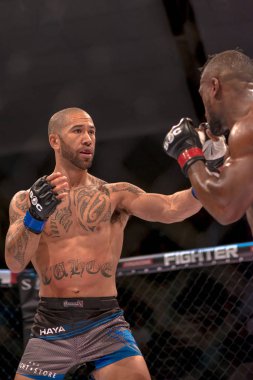 MMA Ünvan maçına arada Papy Abedi vs Dylan Andrews, Çift 