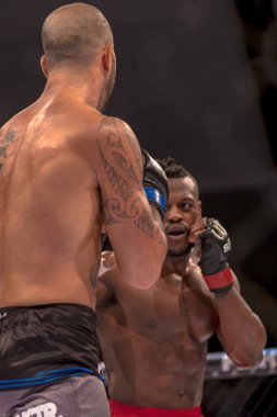 MMA Ünvan maçına arada Papy Abedi vs Dylan Andrews, Çift 