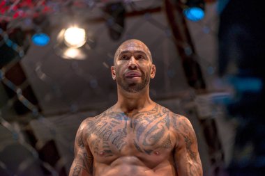 MMA Ünvan maçına arada Papy Abedi vs Dylan Andrews, Çift 