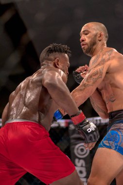 MMA Ünvan maçına arada Papy Abedi vs Dylan Andrews, Çift 