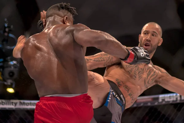 MMA lucha por el título entre Papy Abedi vs Dylan Andrews en Superior —  Fotos de Stock