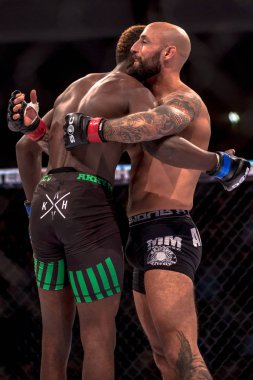 MMA Ünvan maçına arada Martin Akhtar vs Kevin Petshi, Superio