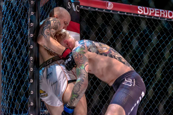 MMA küzdelem között Zebaztian Kadestam vs Juho Valamaa Superior — Stock Fotó