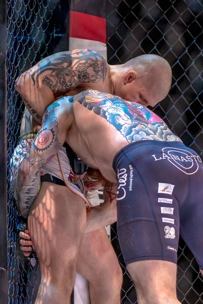 Walka w MMA Zebaztian Kadestam vs Juho Valamaa w Superior — Zdjęcie stockowe