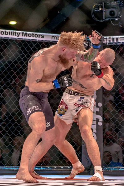 MMA boj mezi Zebaztian Kadestam vs Juho Valamaa v Superior — Stock fotografie