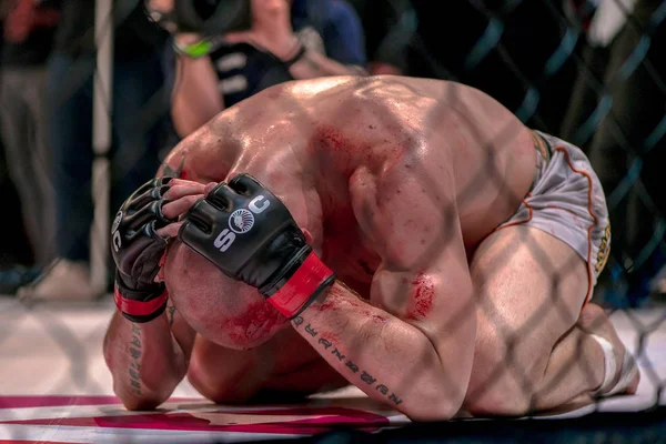 MMA gevecht tussen Zebaztian Kadestam vs Juho Valamaa in Superior — Stockfoto