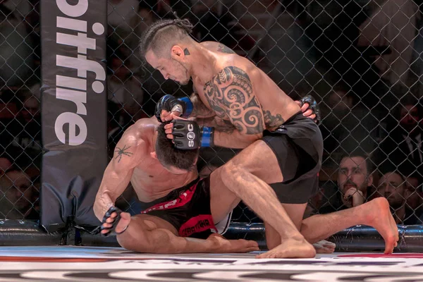 MMA lutte entre Thomas Hytten vs Fernando Flores au Supérieur C — Photo