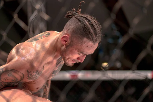 トーマス ・ Hytten vs フェルナンド ・ フローレス優れた c 間の mma — ストック写真