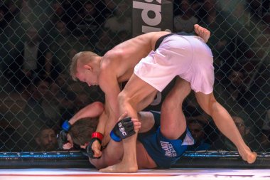 Arada Oliver Enkamp vs Frodi Hansen, çift Chal MMA mücadele