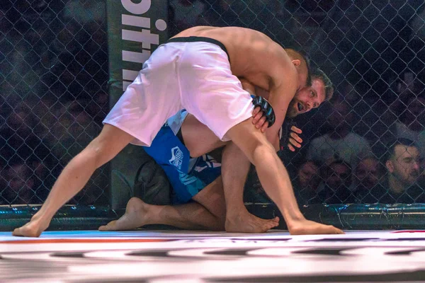 MMA lucha entre Oliver Enkamp vs Frodi Hansen en Superior Chal — Foto de Stock
