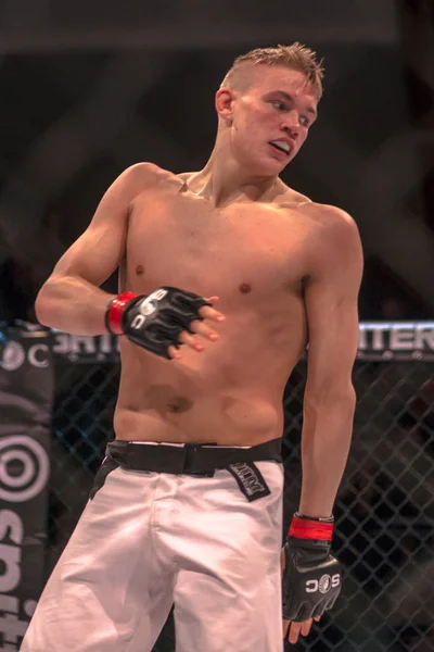 オリバー Enkamp 対優れた挑戦で Frodi ・ ハンセンの mma — ストック写真