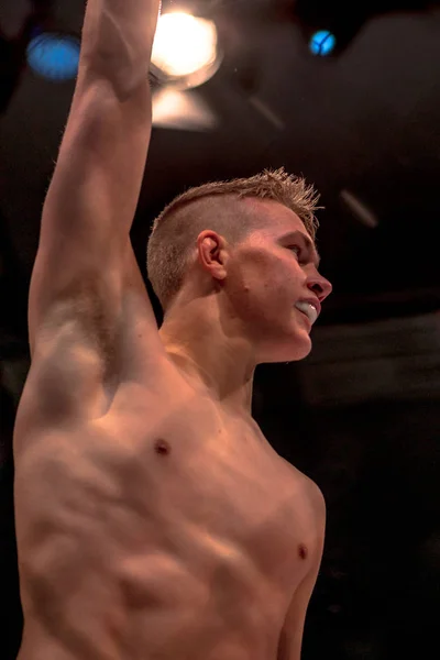 MMA gevecht tussen Oliver Enkamp vs Frodi Hansen op Superior Chal — Stockfoto