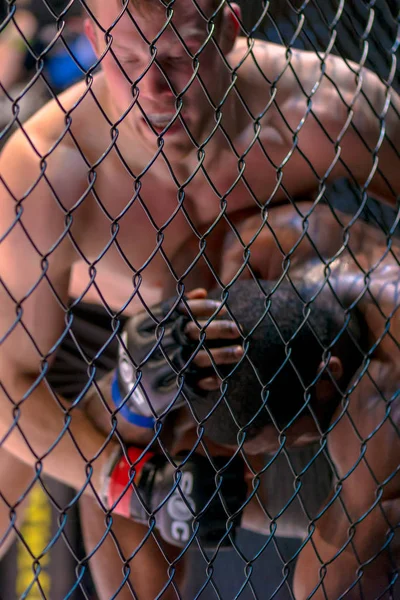 MMA lucha entre Alexander Bergman vs Roggy Lawson en Superior —  Fotos de Stock